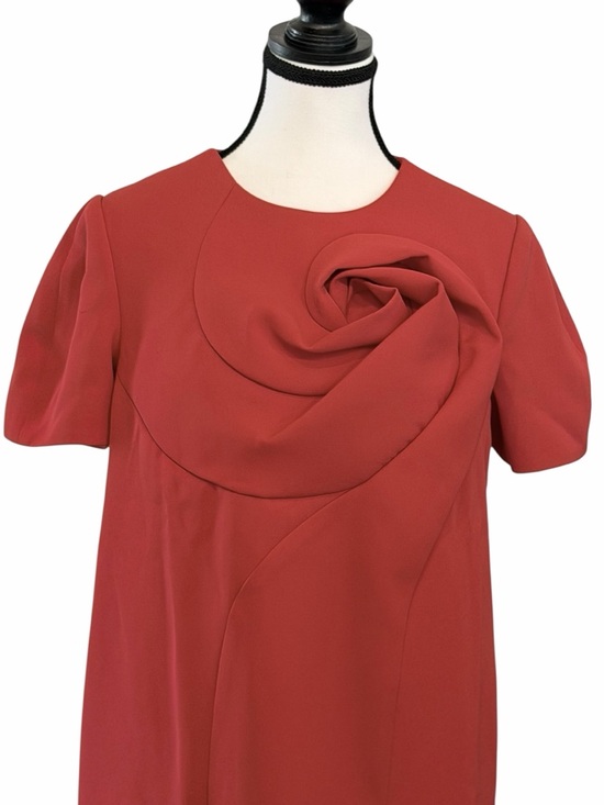 🌹 Sculptural Rose Red Cocktail Dress NWT BAESIC Signature Shift M - Picture 9 of 10